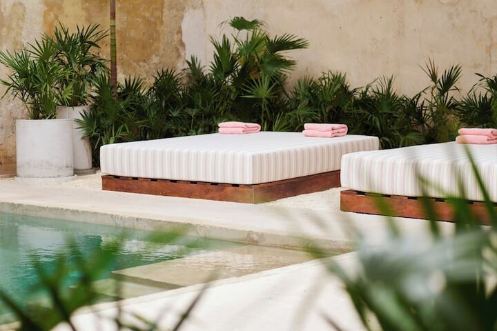 Pool 33 of 76