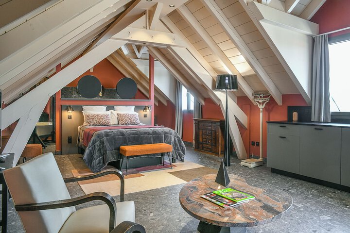 Room 2 of 101