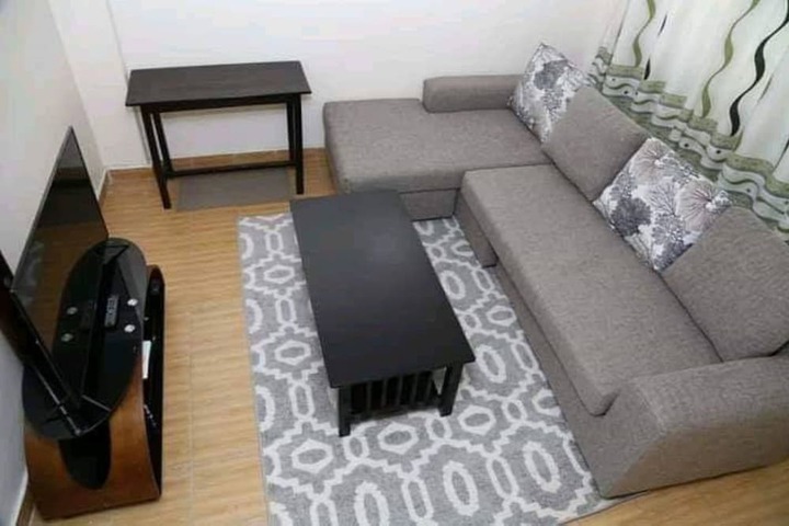 Room 6 of 8