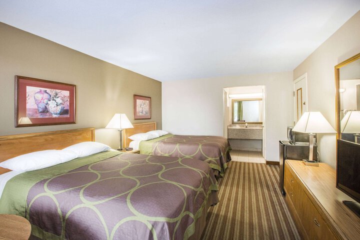 2 Double Beds (3 of 3)
