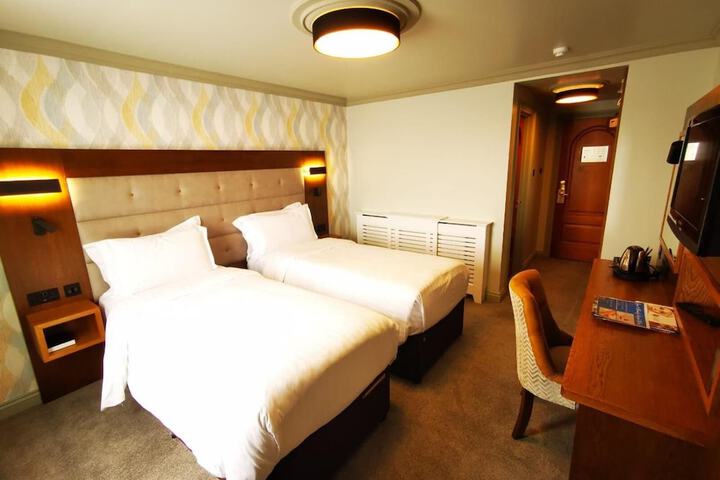 Room 14 of 50
