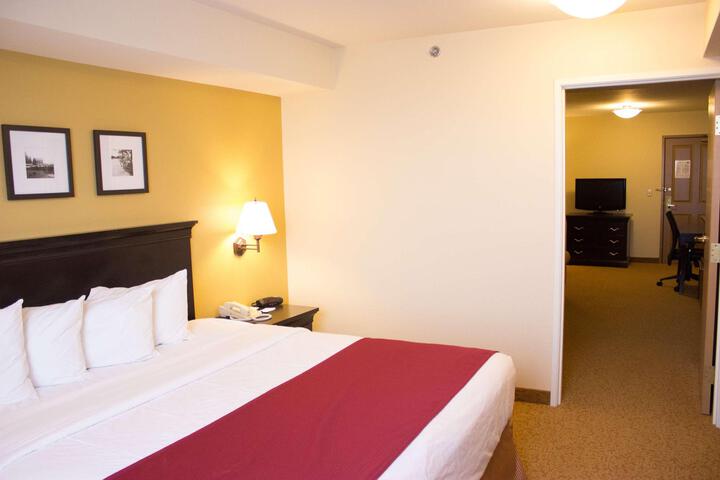 1 King Bed (14 of 16)