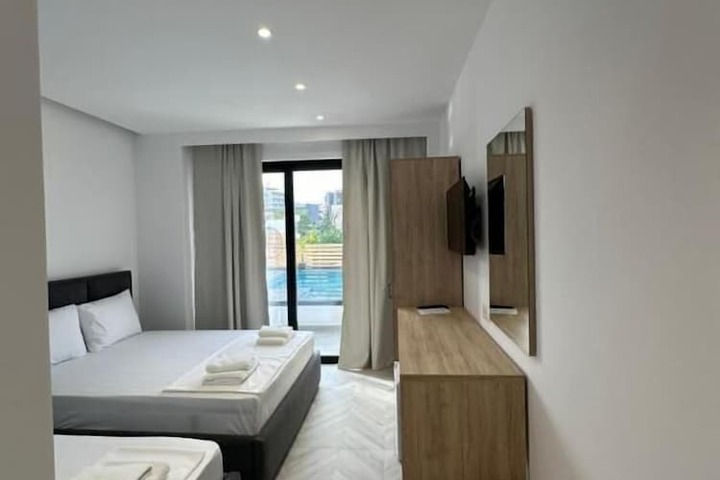 Room 28 of 96