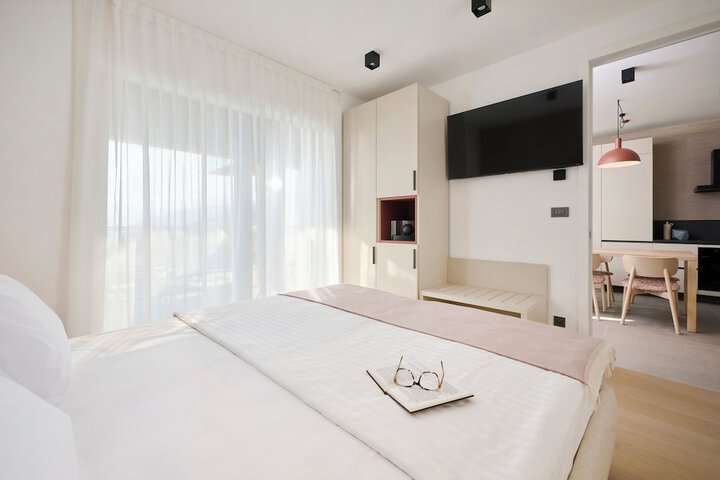 Room 34 of 41
