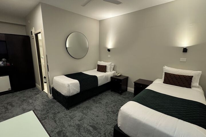 Room 52 of 116