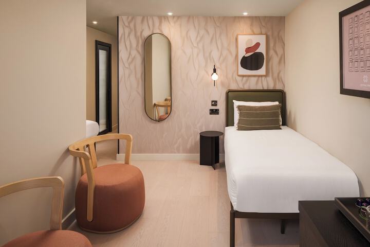 Room 42 of 58