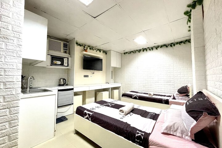 Room 10 of 24