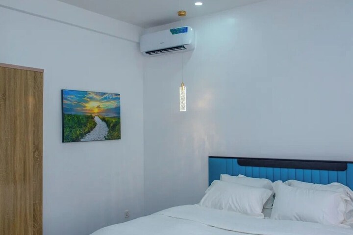 Room 4 of 38