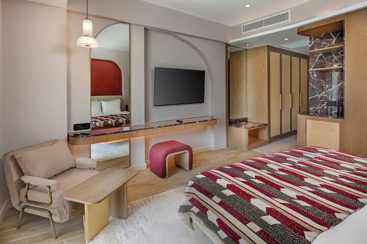 Room 32 of 189