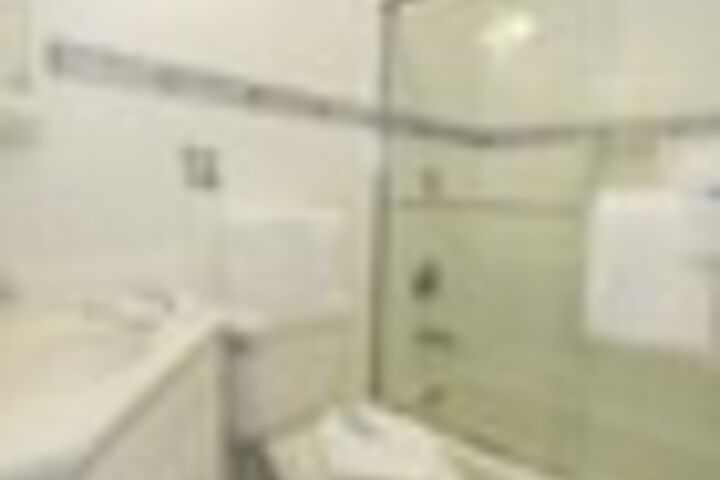 Room 17 of 384