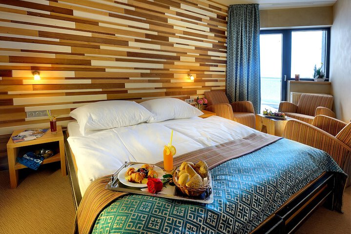 Room 8 of 36