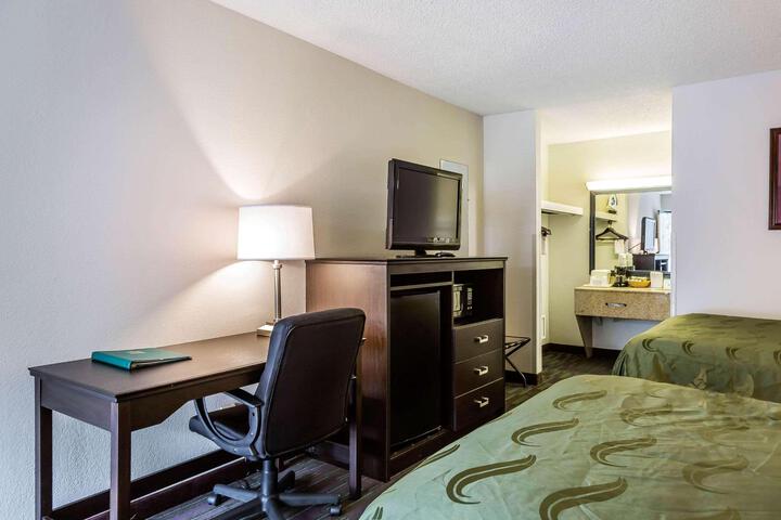 2 Double Beds (7 of 15)