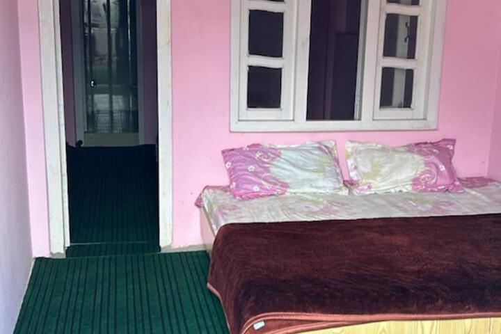 Room 5 of 16