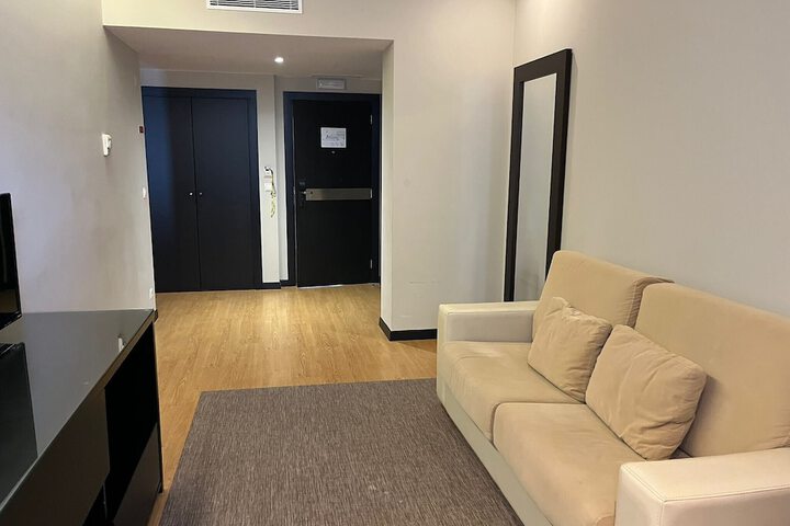 Room 33 of 102
