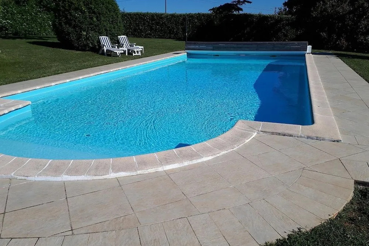 Pool 16 of 24