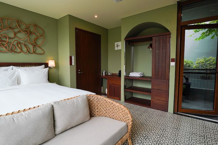Room 14 of 156