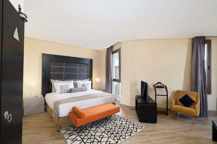Room 42 of 111