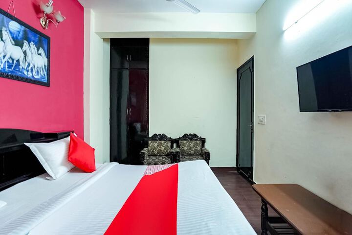 Room 9 of 38