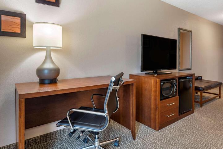 Business 2 Queen Beds Accessible (8 of 8)