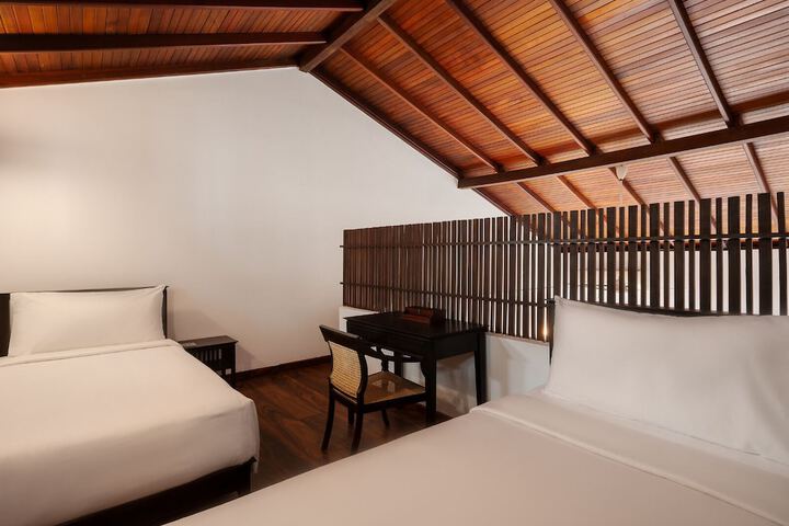 Room 10 of 20