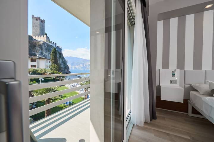 Room 65 of 112