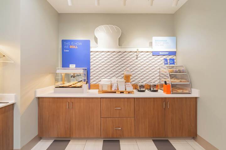 Breakfast/Coffee Service 33 of 50