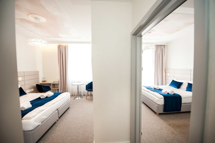 Room 10 of 30