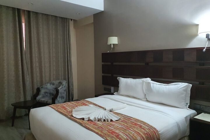 Room 6 of 110