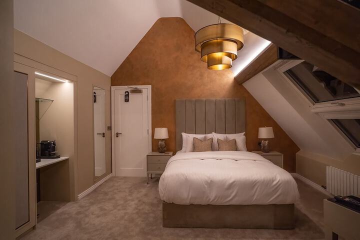 Room 35 of 85