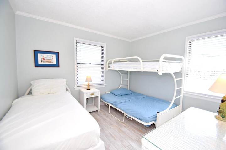 Room 6 of 17