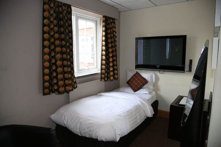 Room 28 of 59