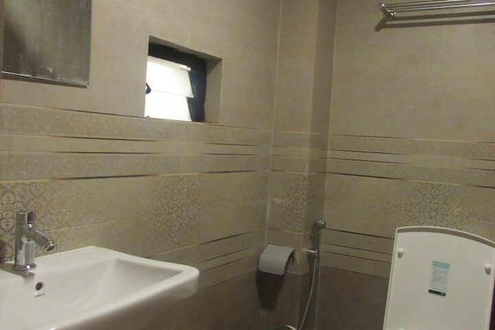 Room 35 of 66