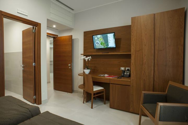 Room 8 of 37