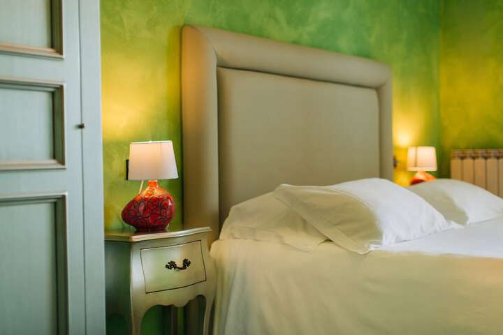 Room 5 of 32