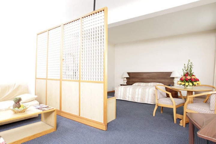 Room 6 of 11