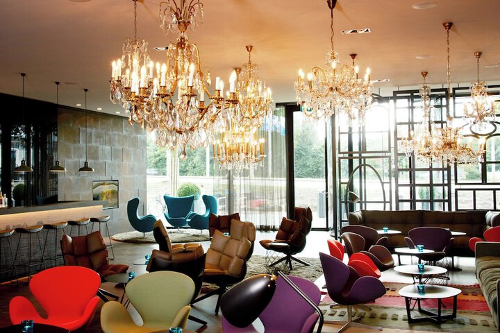 Lounge 18 of 27