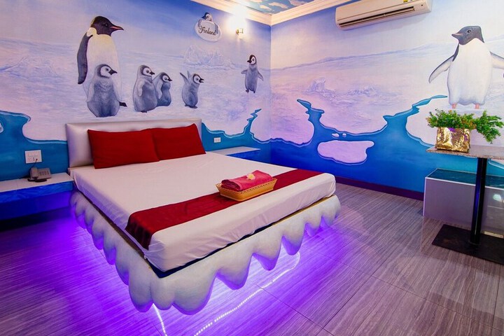 Room 26 of 37