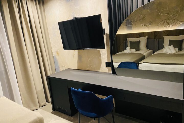 Room 11 of 78