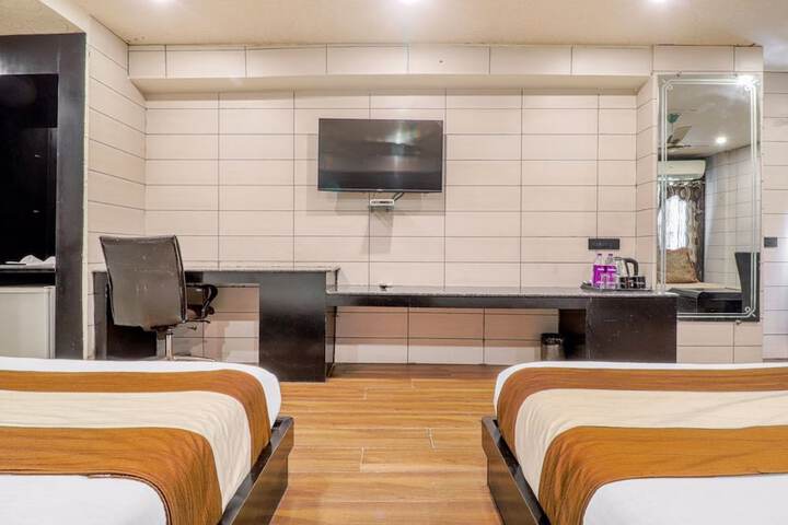Room 7 of 16