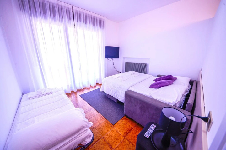 Room 3 of 18