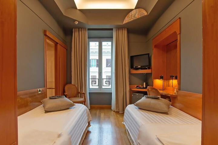 Room 42 of 174