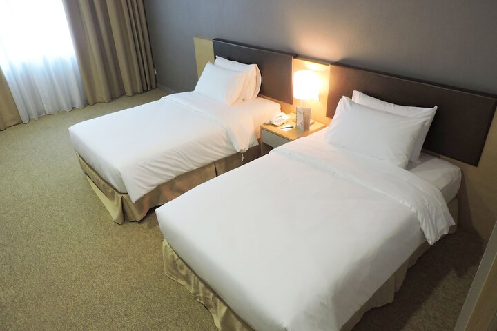 Room 12 of 42