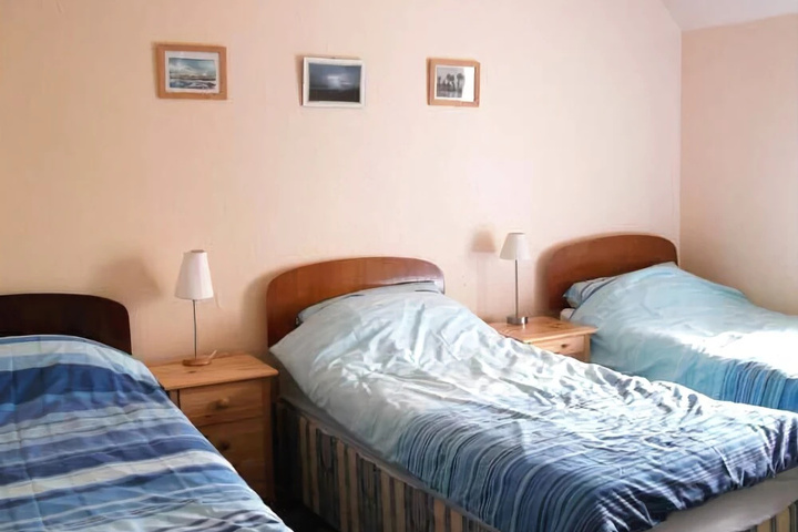 Room 5 of 8