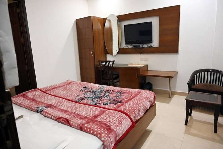 Room 2 of 19