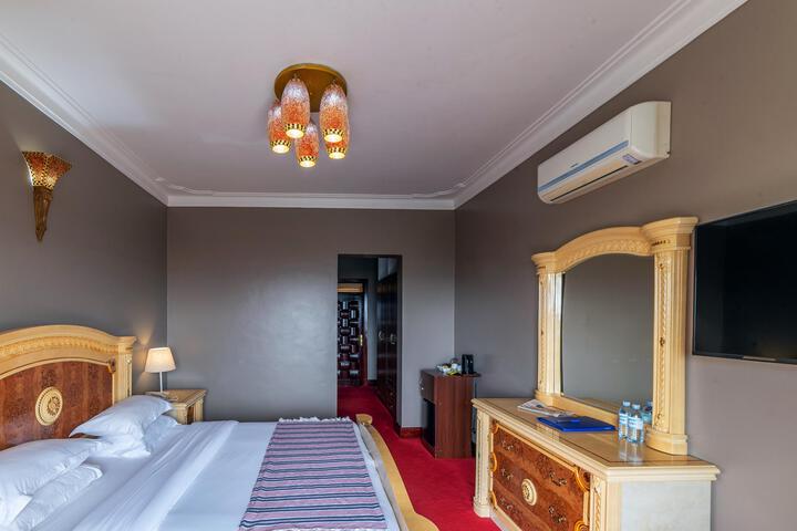 Room 27 of 66