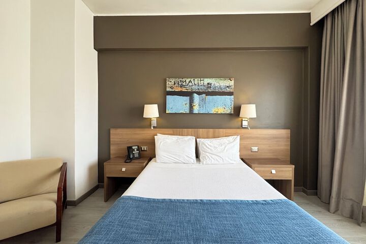 Room 27 of 127