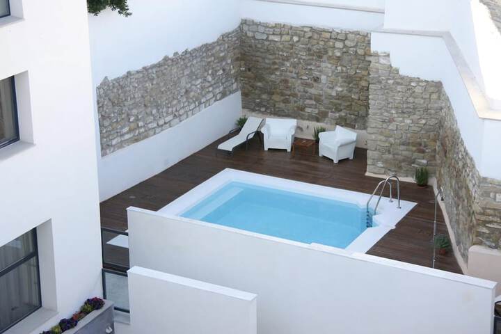 Pool 31 of 44