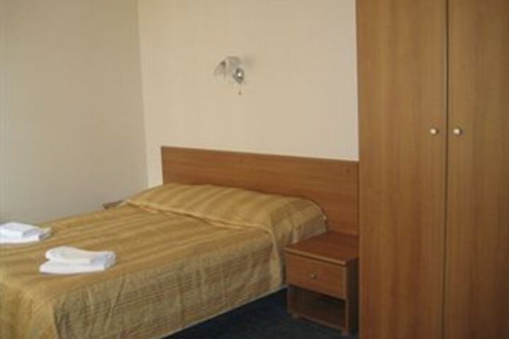 Room 15 of 27