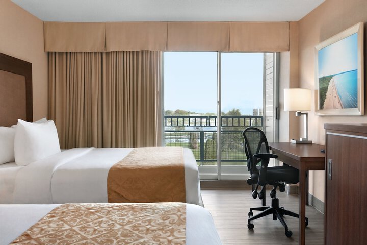 1 Queen Bed Park View (16 of 23)