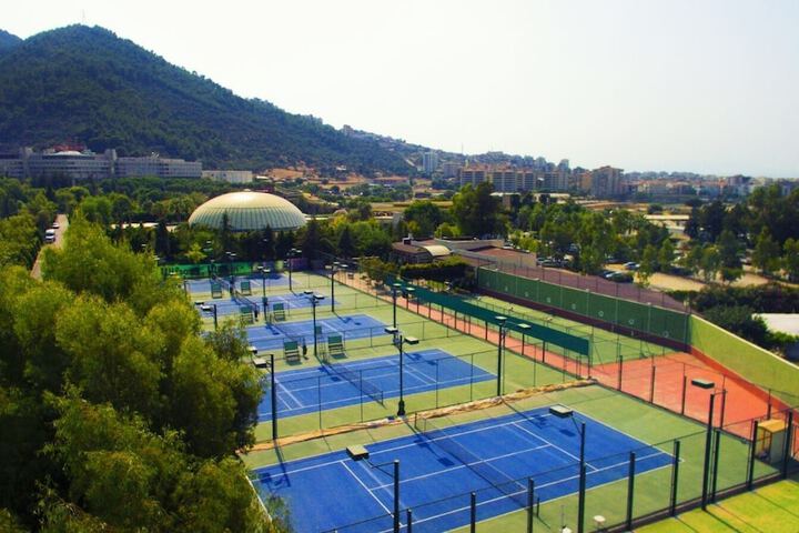 Tennis court